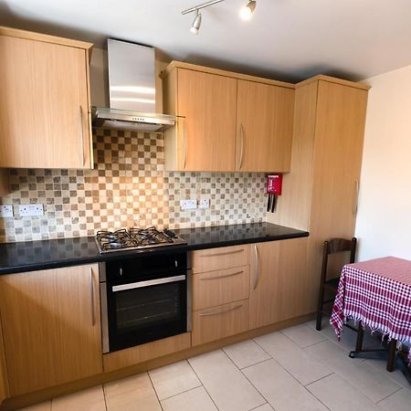 Immaculate 2-Bed Apartment In Isleworth By River Exterior photo
