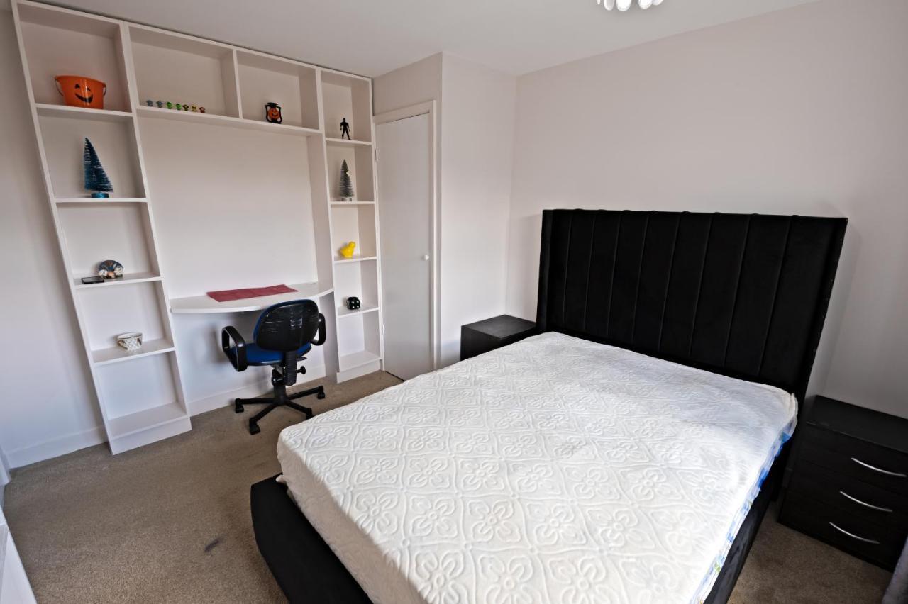 Immaculate 2-Bed Apartment In Isleworth By River Exterior photo